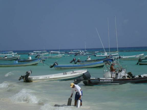 Atracadouro improvisado em Playa del Carmen, no litoral do Yucatán, no México